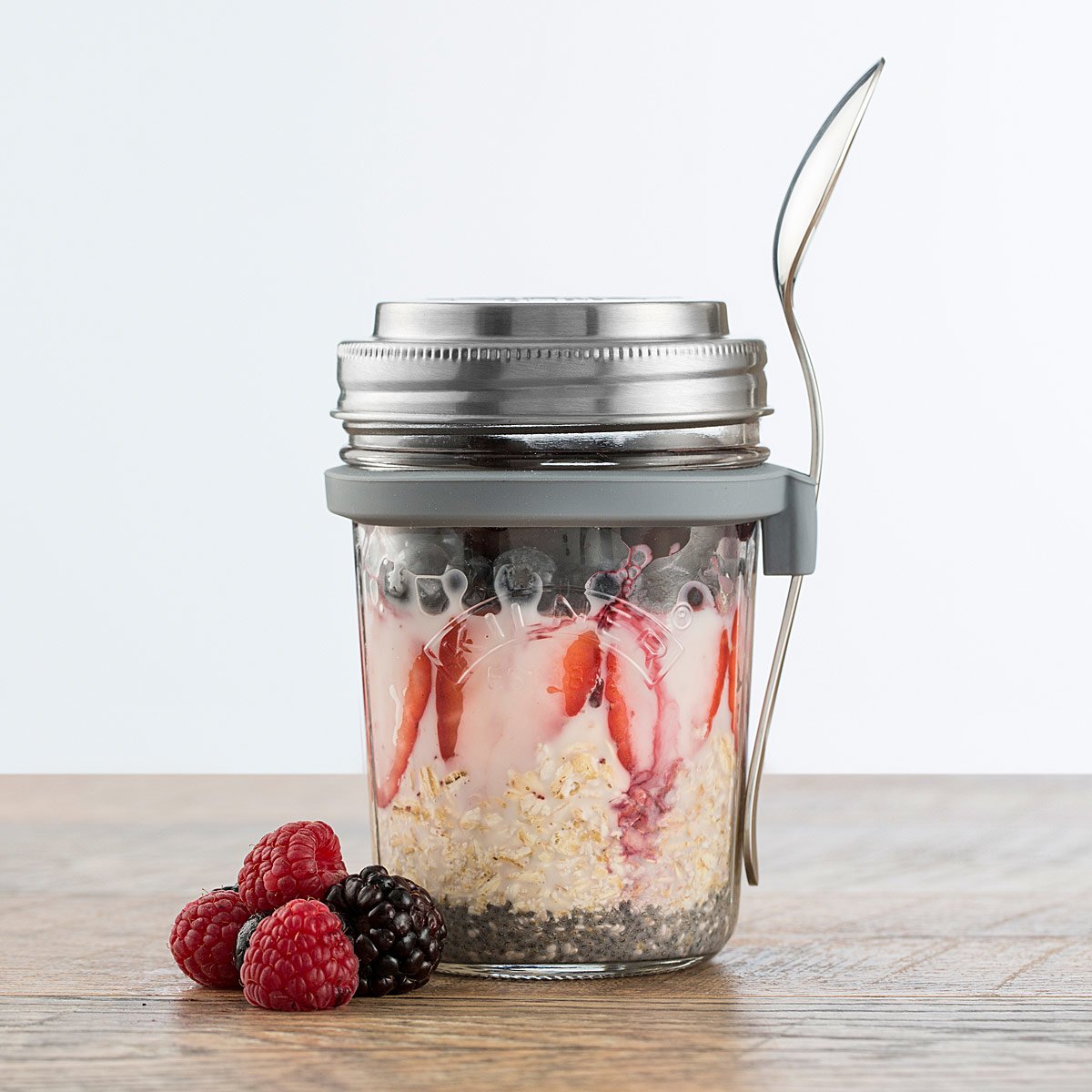 breakfast-jar-with-easy-measure-lid-overnight-oats-uncommongoods