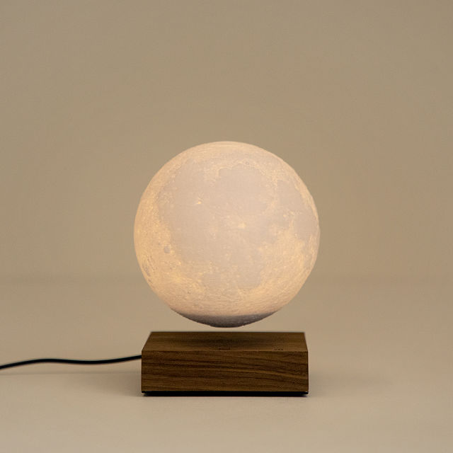 Onvermijdelijk Pacifische eilanden kort Floating Moon Desk Lamp | Levitating Lamp | Uncommon Goods